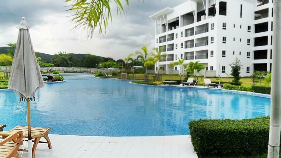 The Pride Paradise Apartment Hua Hin Bagian luar foto